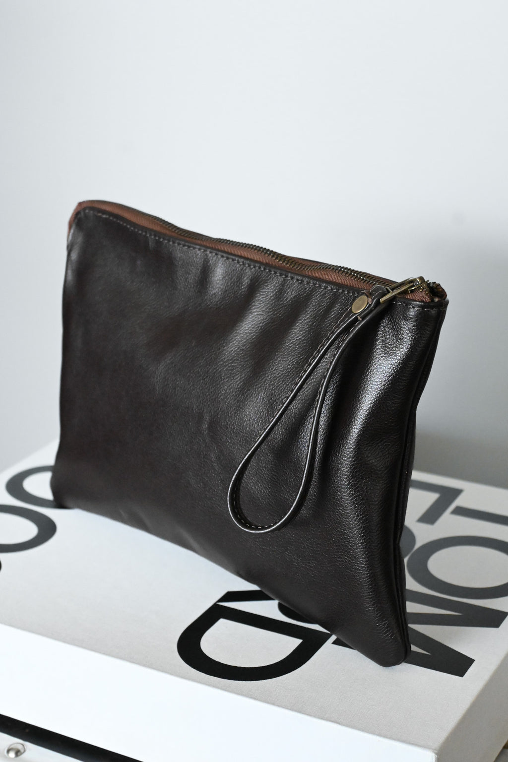 Sobre de Cuero Genuino Clara Chocolate