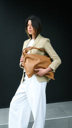 Cartera de Cuero Genuino Clara Maxi Camel